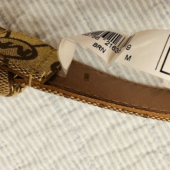 Michael Kors Women’s brown Monogram Belt With Gold Buckle Sz M - Picture 2 of 4